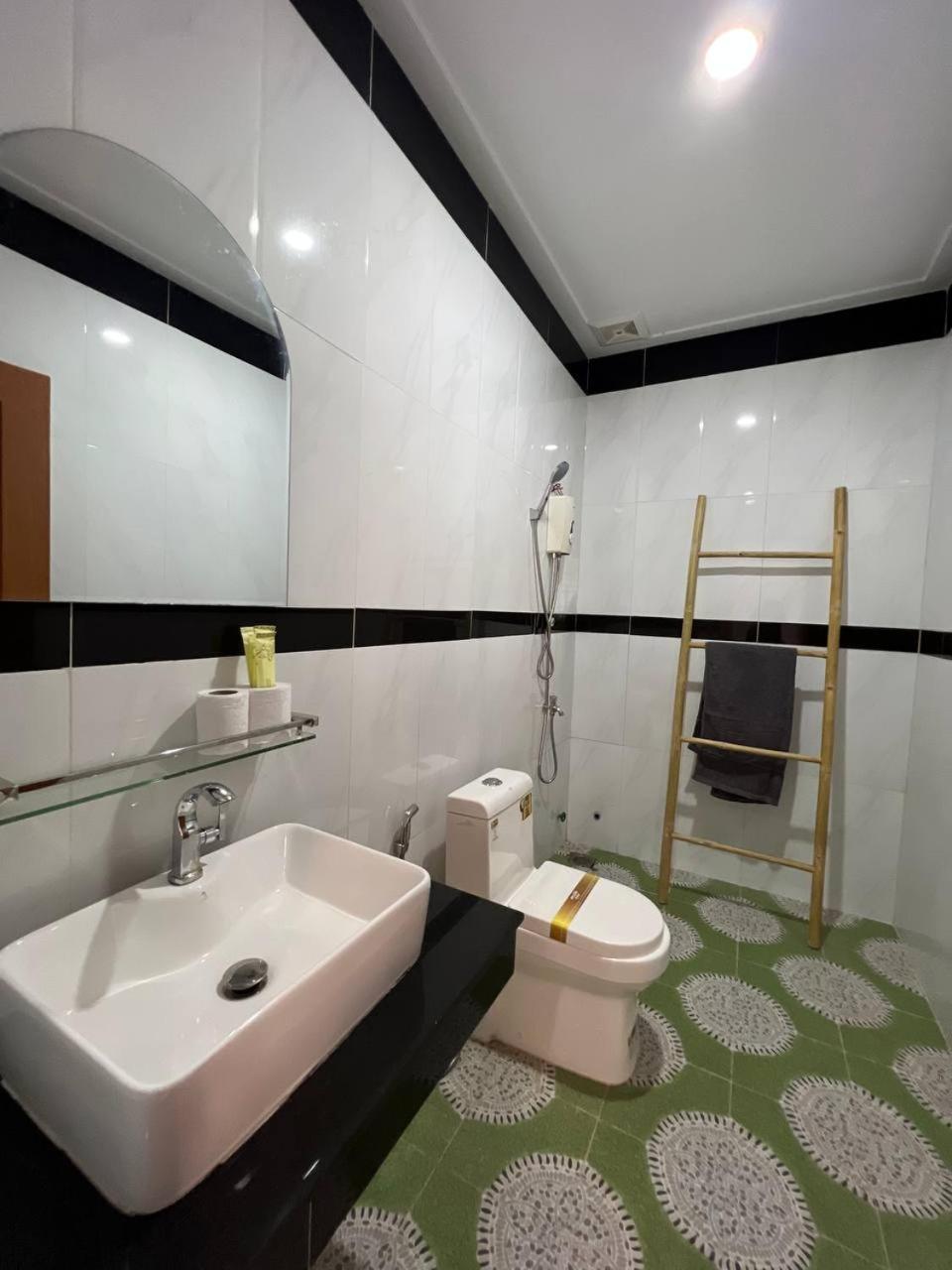 Hotel The Hub Kampot Extérieur photo