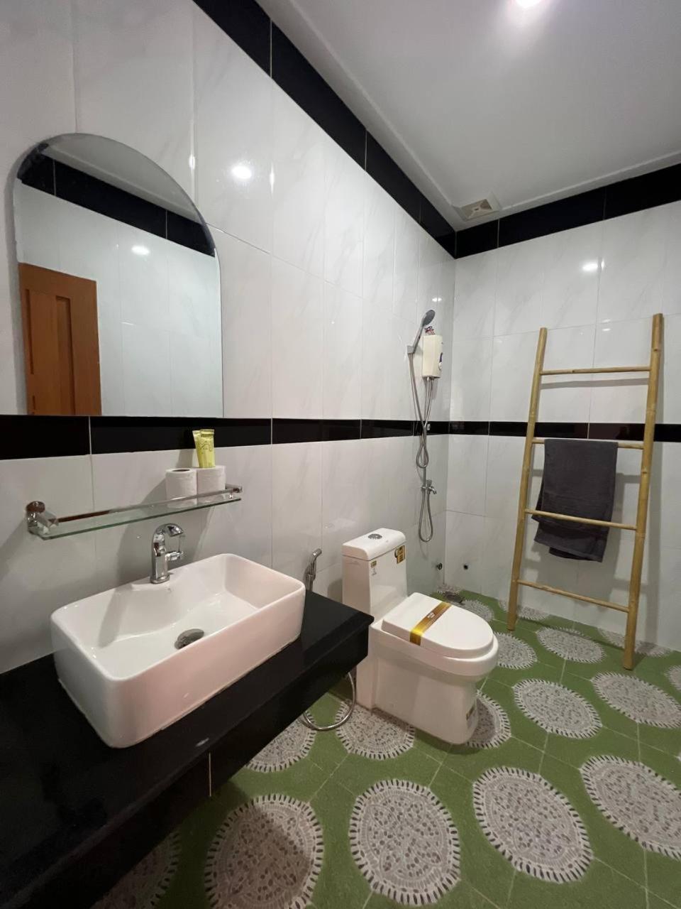 Hotel The Hub Kampot Extérieur photo